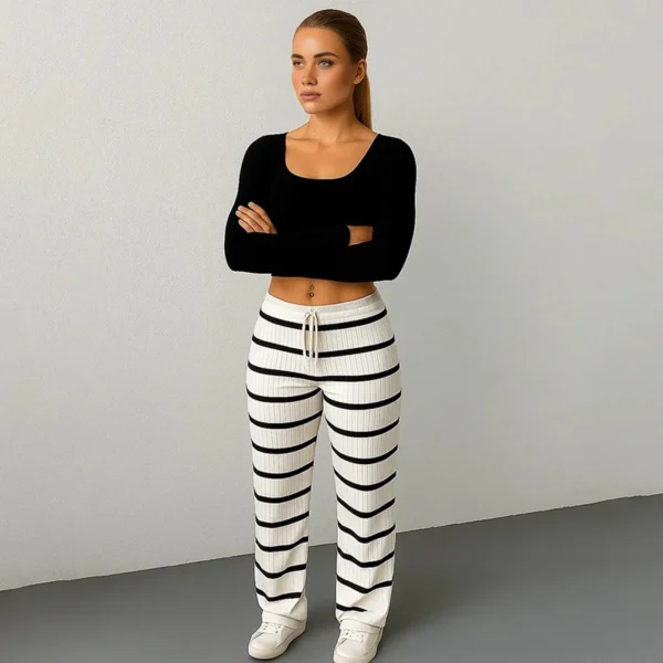 Damens Hose mit Weitem Bein in Schwarz-Weiss Streifen – Stil und Komfort vereint – Bild 2