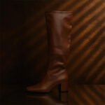 Damen Stiefel Braun – Kniehohe Stiefel mit Blockabsatz im eleganten Minimal-Design – Bild 6