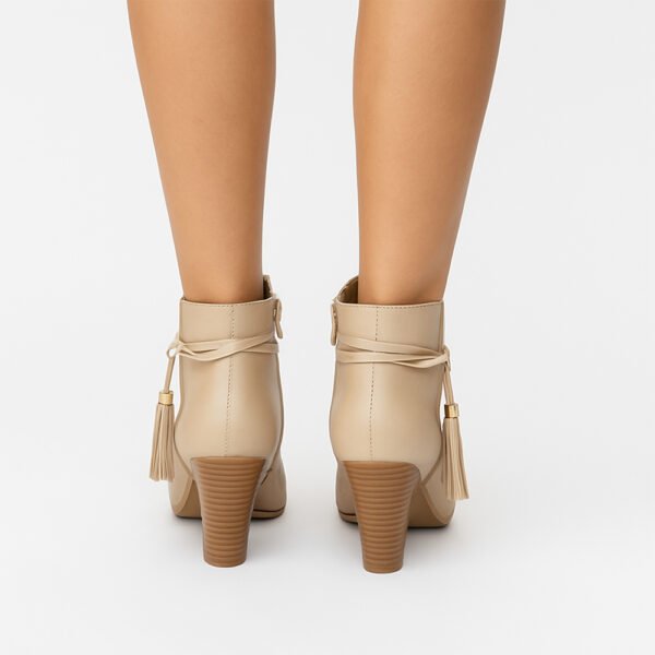 Damen Ankle Boots Beige – Stiefeletten mit Lochmuster, Blockabsatz & Tassel-Details – Bild 6