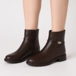 Damen Ankle Boots Braun – Klassische Stiefeletten mit Gold-Detail & Blockabsatz