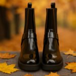 Damen Biker Boots Schwarz – Rockige Stiefeletten mit Schnallen-Detail – Bild 2