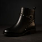 Damen Ankle Boots Schwarz – Elegante Stiefeletten mit Schnalle & Nieten-Details – Bild 2