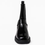 Damen Biker Boots Schwarz – Rockige Stiefeletten mit Schnallen-Detail – Bild 3