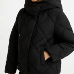 Doudoune femme noire – Veste d’hiver tendance avec col montant – Image 3