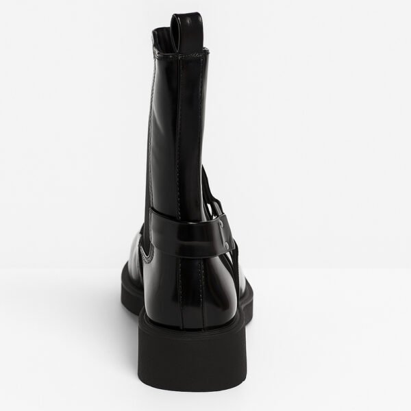 Damen Biker Boots Schwarz – Rockige Stiefeletten mit Schnallen-Detail – Bild 5