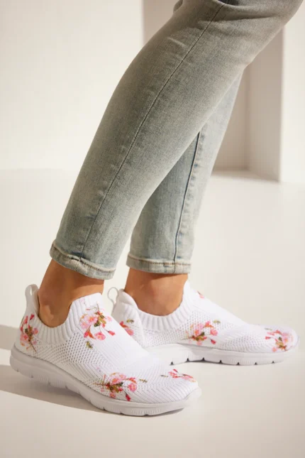 Damen Slipper Sportschuhe mit Blumenstickerei – Leicht & Elegant